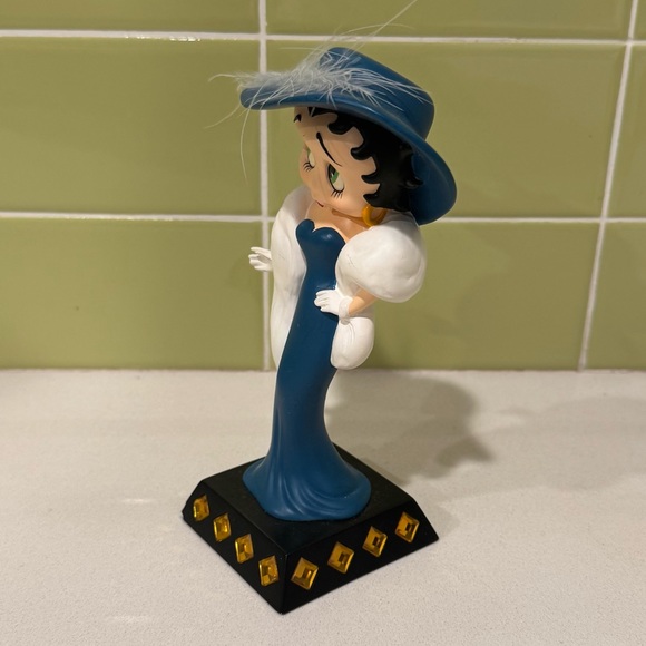 Danbury Mint Betty Boop "Glamour Girl" collector figurine - Picture 2 of 9